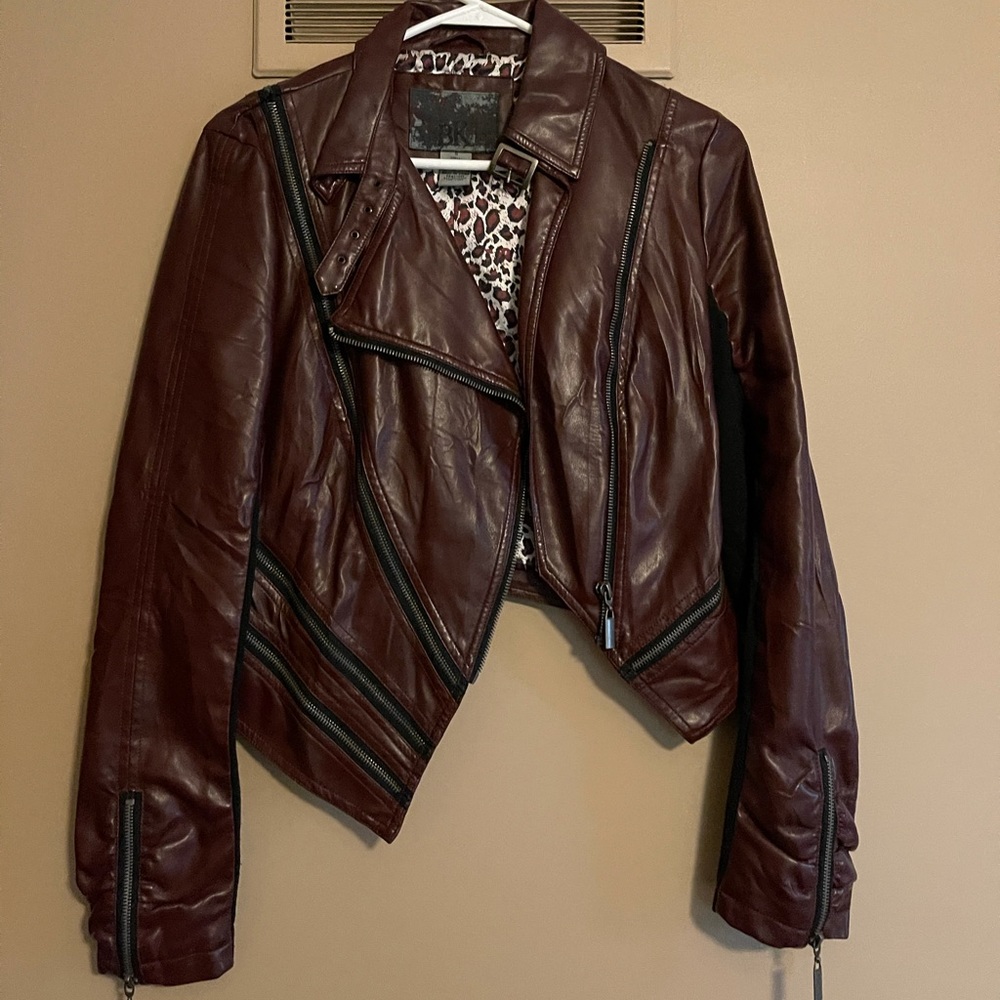 Buckle cropped faux leather jacket